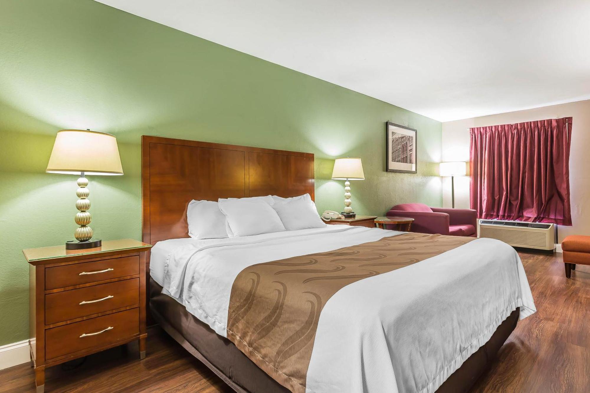 Quality Inn & Suites Near Robins Air Force Base Warner Robins Exterior foto